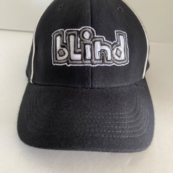 Blind Skateboard Logo Hat Wool Blend Flexfit Baseball Cap Black White S/M - Picture 3 of 16